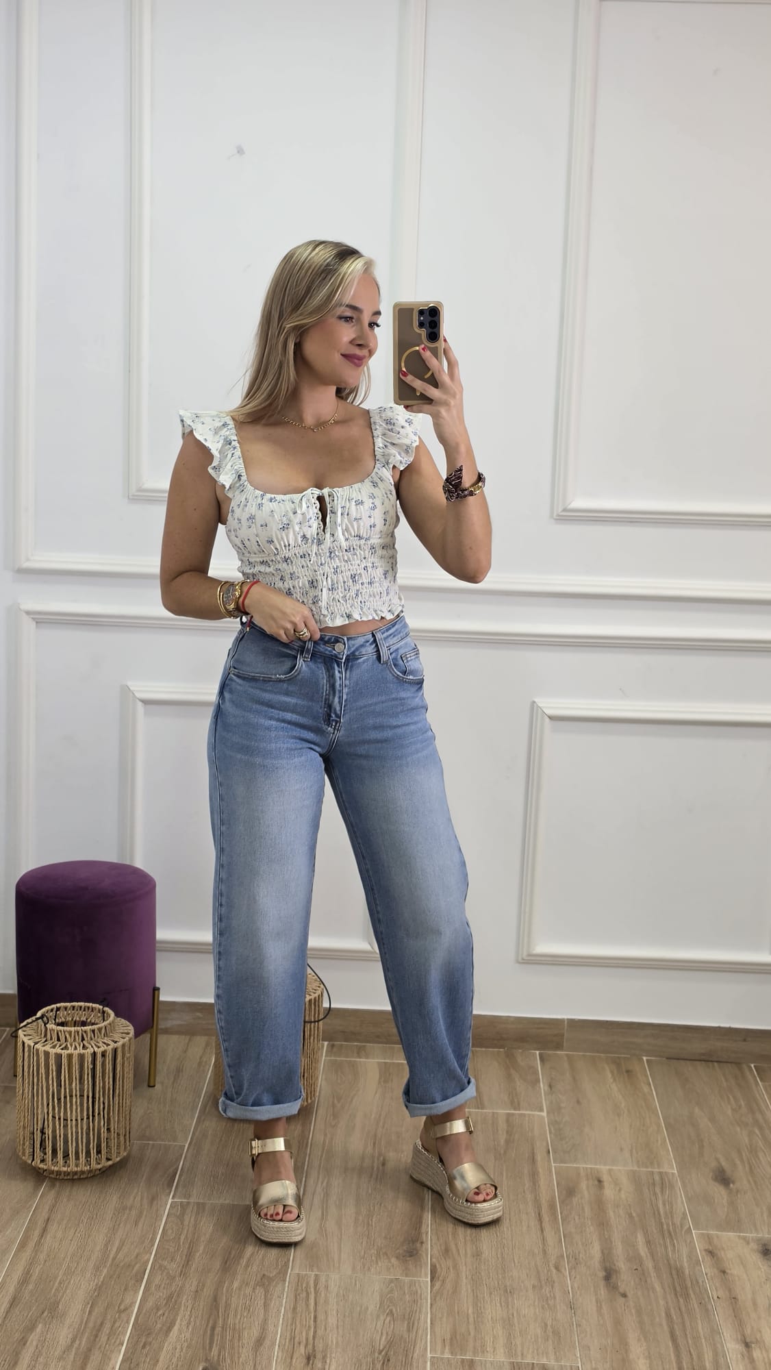 Top Laura