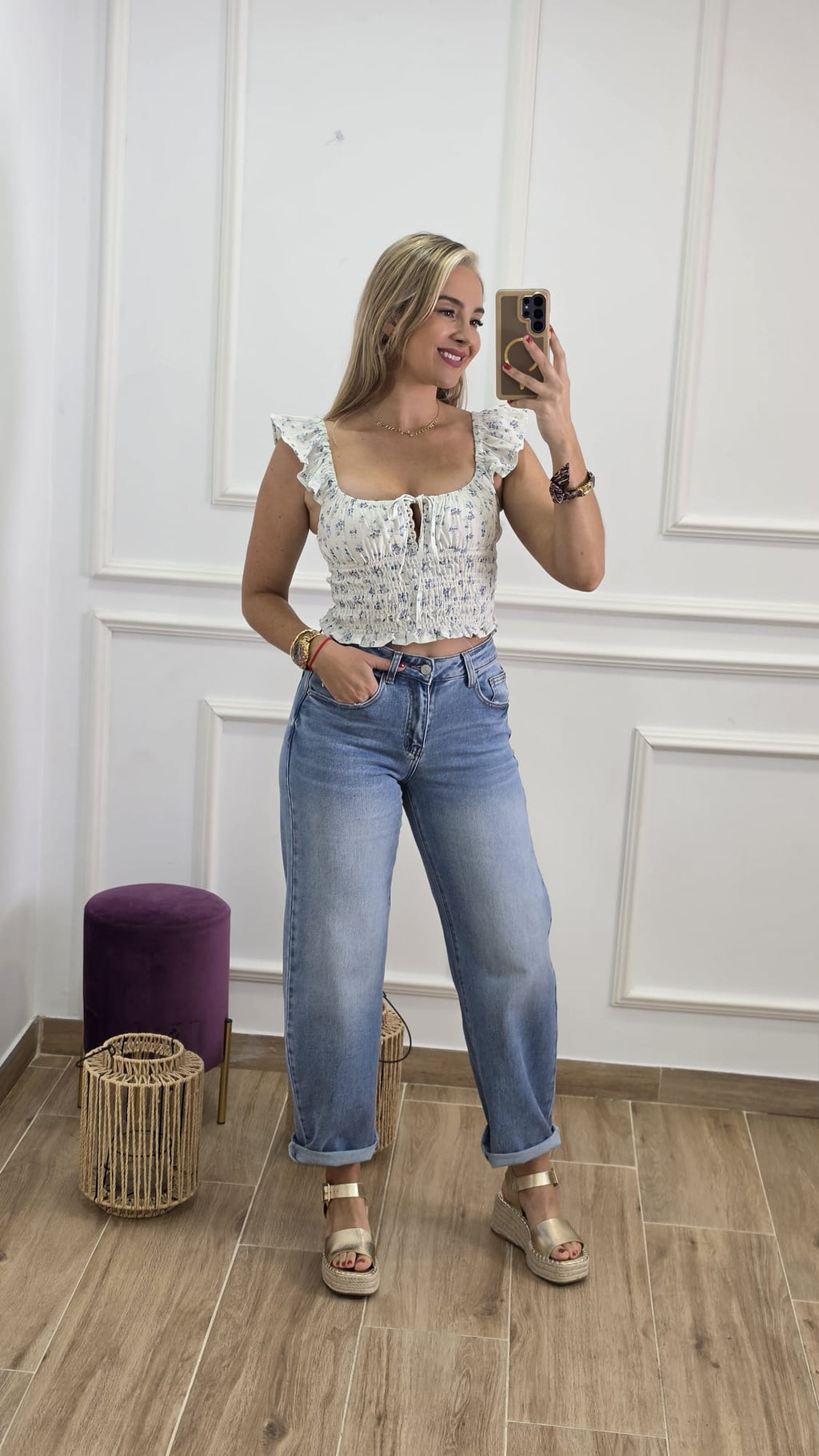 Top Laura