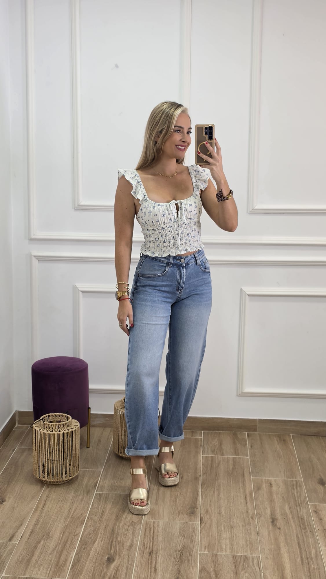 Top Laura